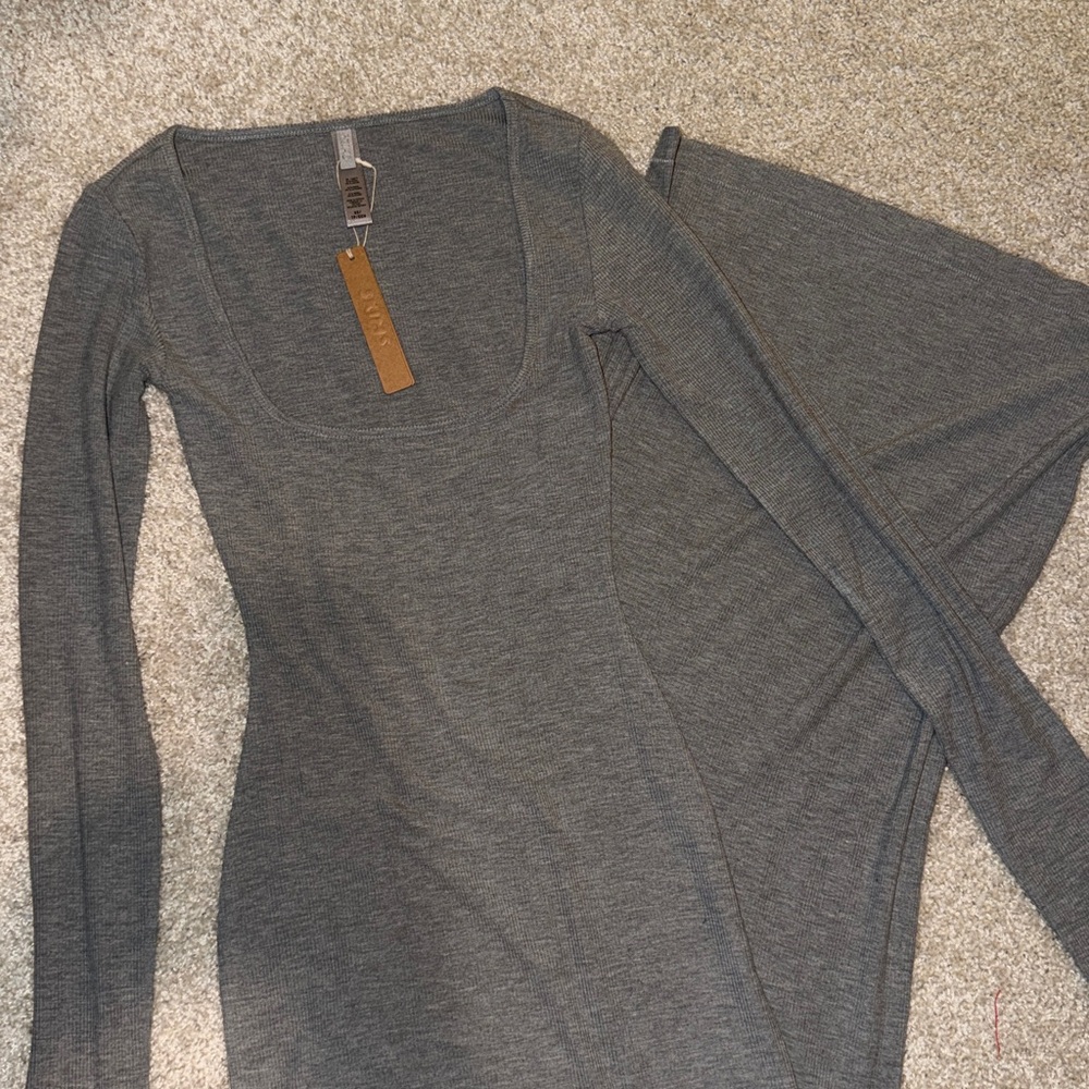 SKIMS Scoop Neck Long Sleeve dress -Heather Gray XS